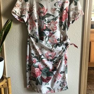 Gorgeous throw back wrap dress. Floral linen.